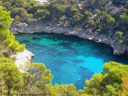 http://t1.gstatic.com/images?q=tbn:vMTNdCvE-QWicM:http://www.photos-provence.fr/fonds-ecran/calanque1_1024.jpg