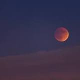 Total lunar eclipse is coming Sunday; will clouds spoil the event in Oregon?