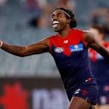 AFL 2022 round 10 LIVE updates: Geelong Cats take on Port Adelaide Power, Western Bulldogs host Gold Coast Suns