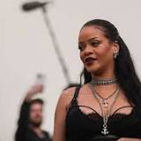 Rihanna maakt eerste publieke verschijning sinds geboorte van haar kind in een all black Prada-look