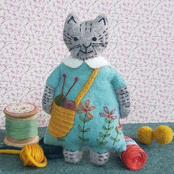 Corinne LaPierre - Mrs Cat Loves Knitting Felt Craft Mini Kit