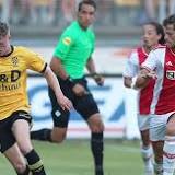 Nu al de schlemiel van het weekend? Verdediger van Jong Ajax neemt de bal met beide handen en veroorzaakt zo ...