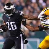 Eagles beat Packers by running all over them, 40 to 33