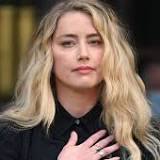 Non-makeup Amber Heard and daughter Oonagh visit Spain