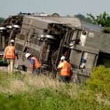 At least 3 dead after Amtrak train derails in Missouri