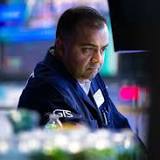 S&P 500 loses 1%, Nasdaq breaks 5-day win streak ahead of earnings season