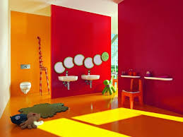 صور حمامات ملونة مودرن 2024 , اشكال حمامات ملونة بالصور 2024