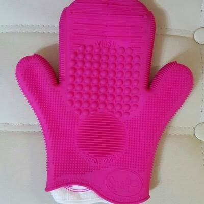 Cosmetic Brush Cleaning Glove