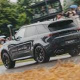 Brand New 2023 Range Rover Destroyed After Falling Off Car Carrier