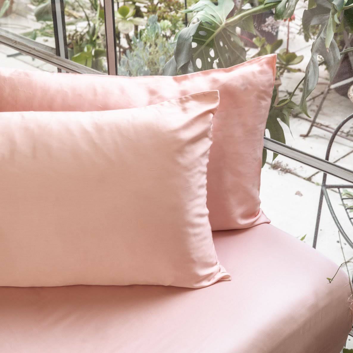 ettitude Bamboo Signature Sateen Pillowcase Set in Pink/Blue Standard
