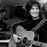 Loretta Lynn, coal miner's daughter and country queen, dies
